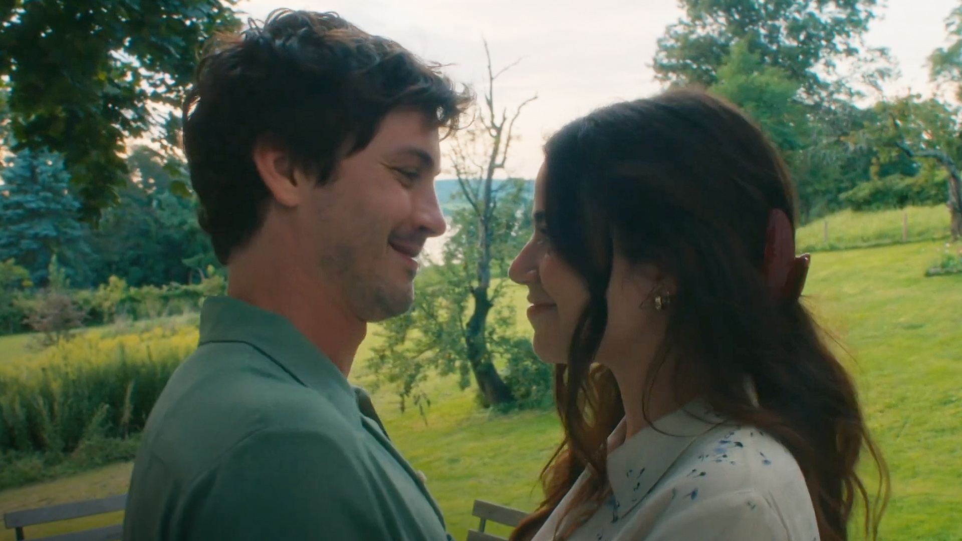 ‘Oh, Hi!’ Review: Molly Gordon and Logan Lerman Navigate the Grey Areas of Modern Dating