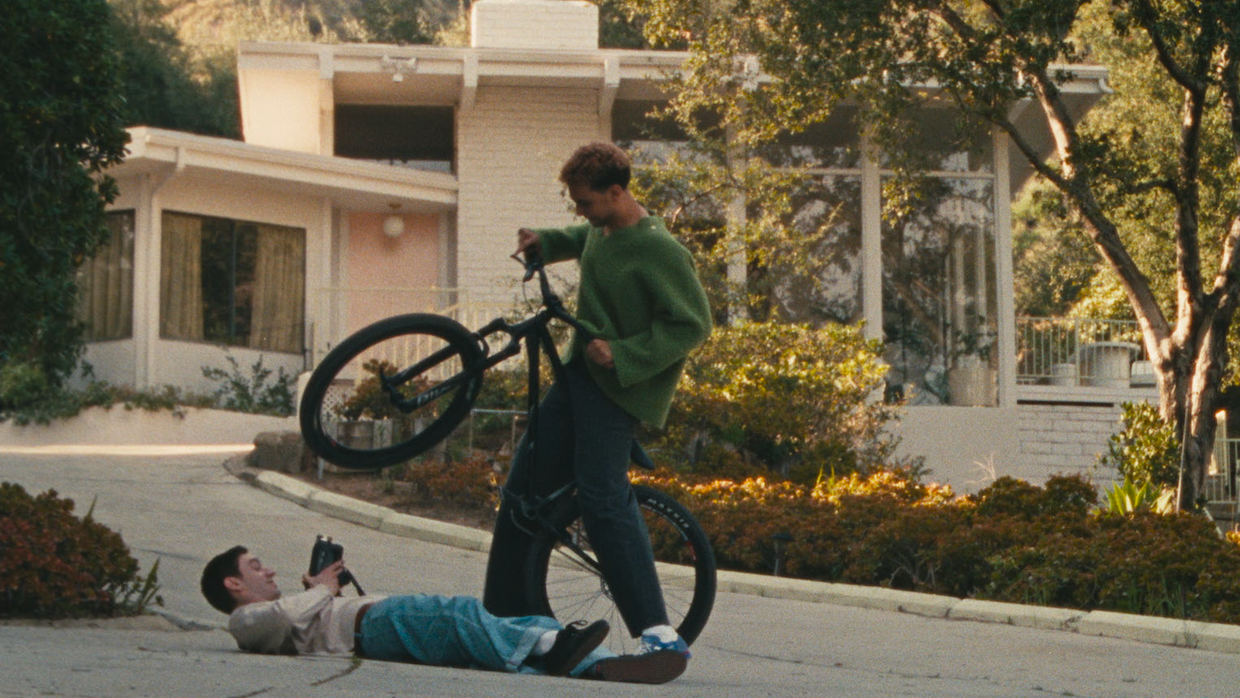 Lurker (2025) Review: Fame, Manipulation, and the Toxic Dance of Parasocial Relationships